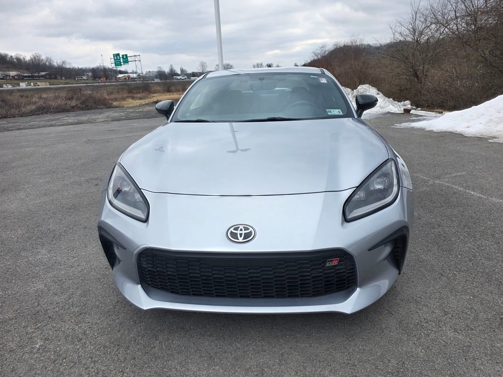 Used 2025 Toyota GR86 Premium w/ Performance Package image 2