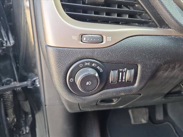 Used 2016 Jeep Cherokee Latitude AWD/4WD image 12