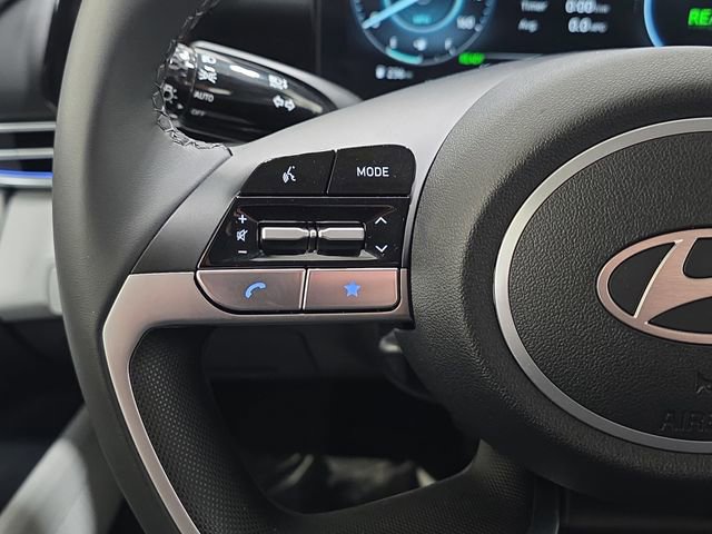 Used 2024 Hyundai Elantra Limited image 16