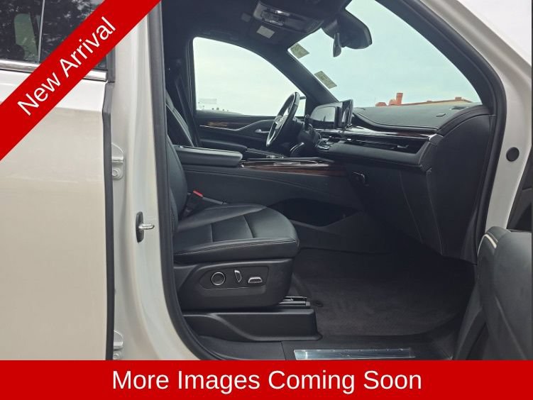 Used 2024 Cadillac Escalade ESV Luxury RWD image 16