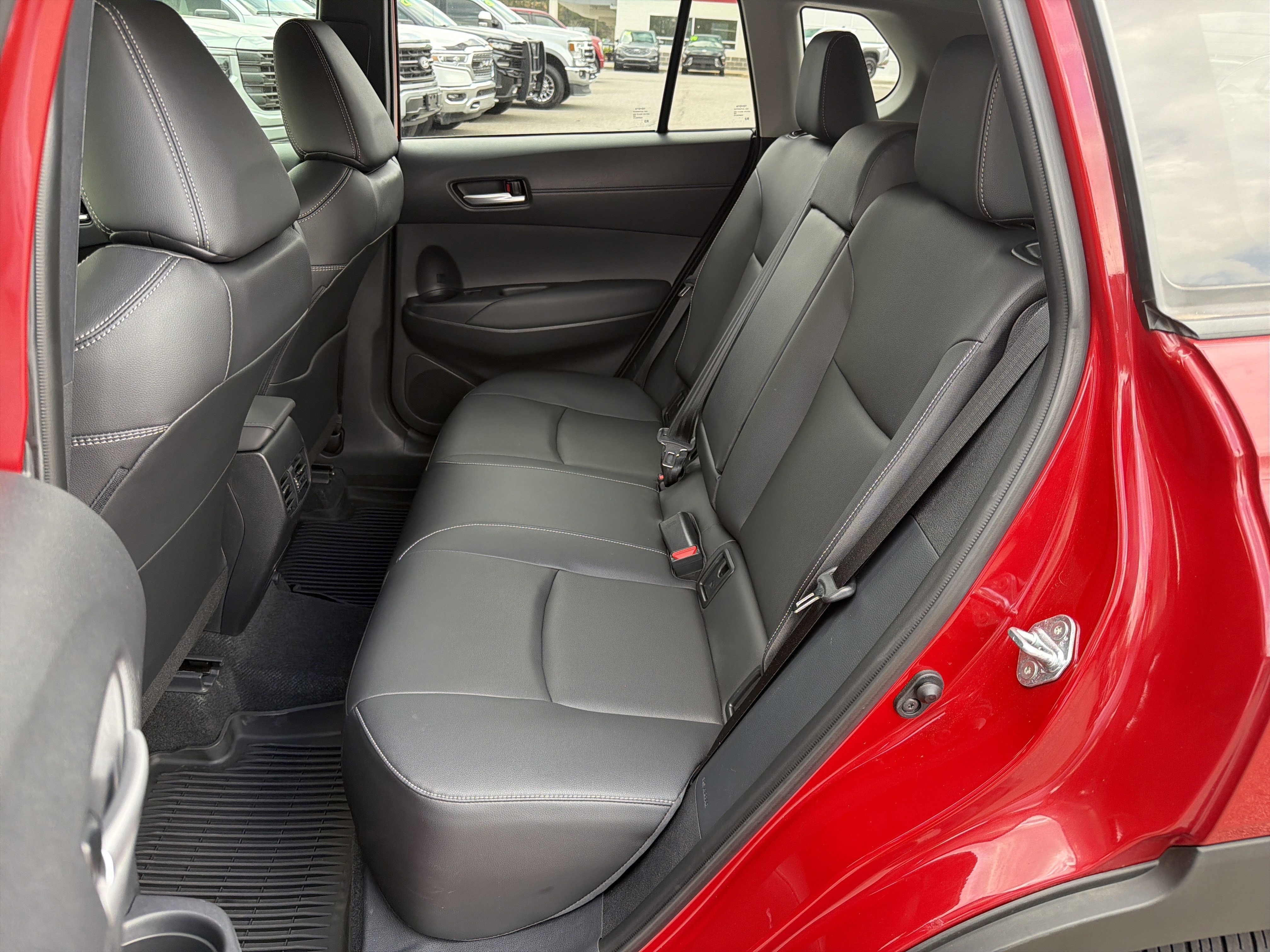 Certified 2023 Toyota Corolla Cross XLE image 32