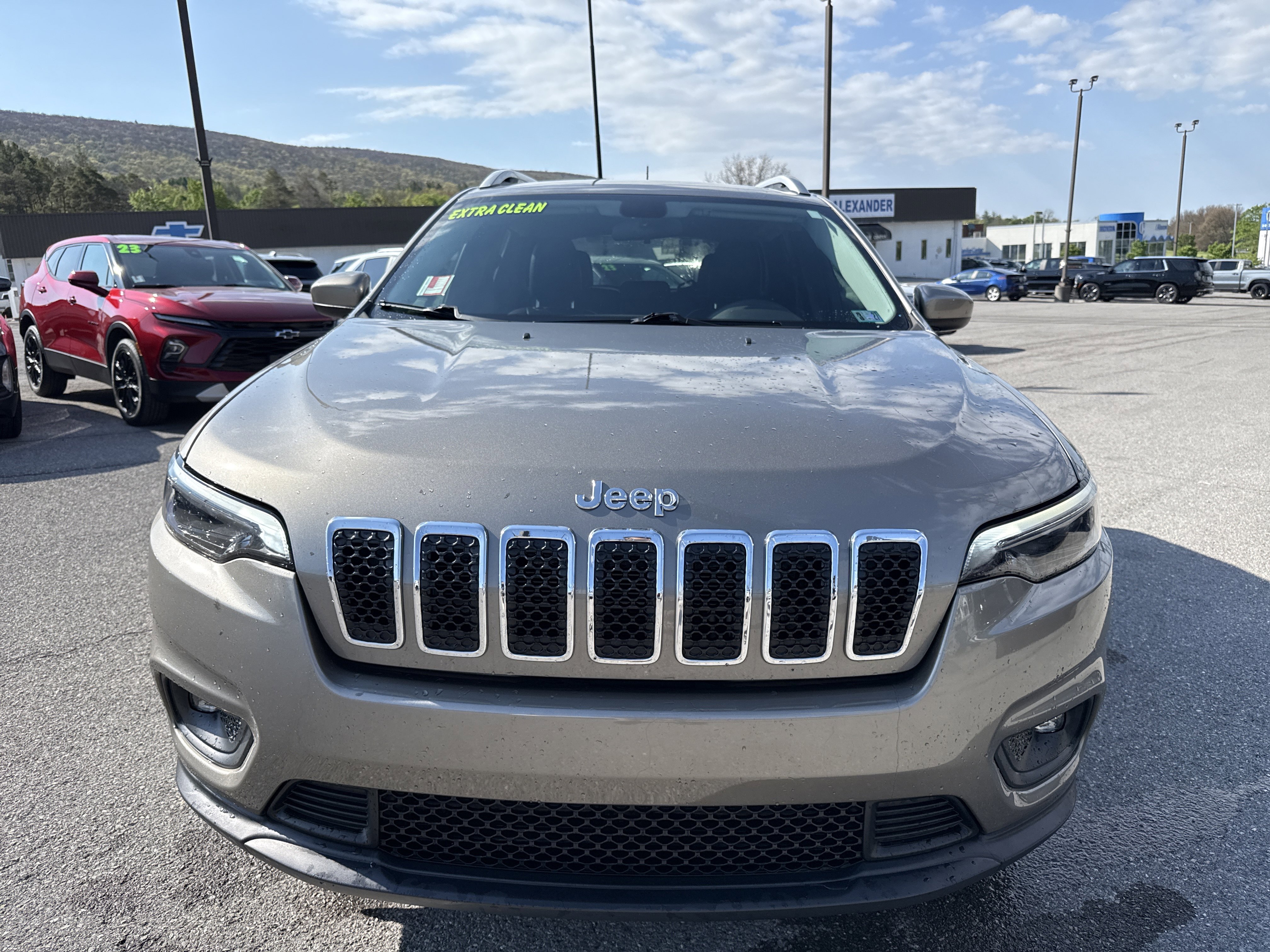 Used 2019 Jeep Cherokee Latitude Plus w/ Cold Weather Group AWD/4WD image 8