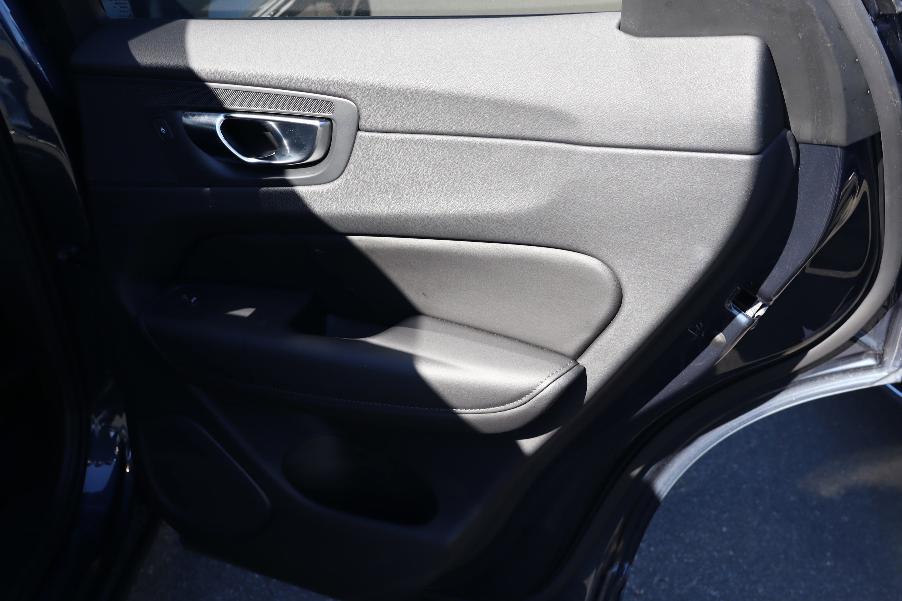 Used 2025 Volvo XC60 B5 Plus image 33