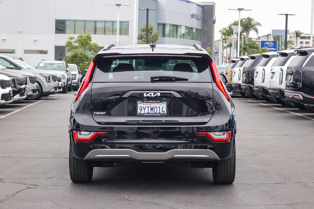 Certified 2025 Kia Niro Wave w/ Wave Preserve Package FWD image 5