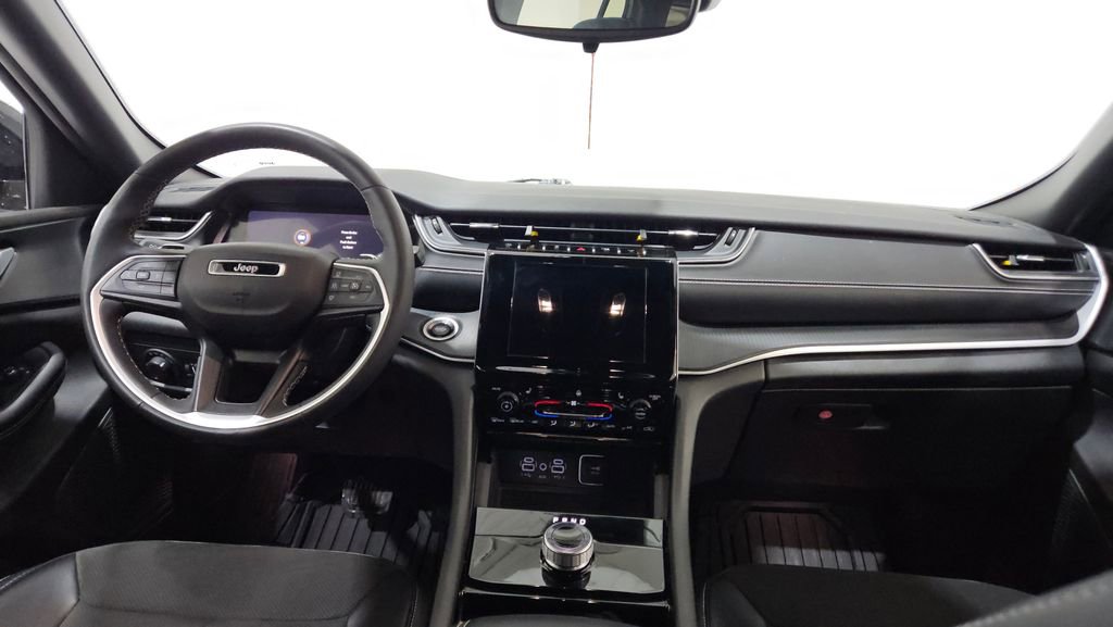 Used 2023 Jeep Grand Cherokee Altitude image 14