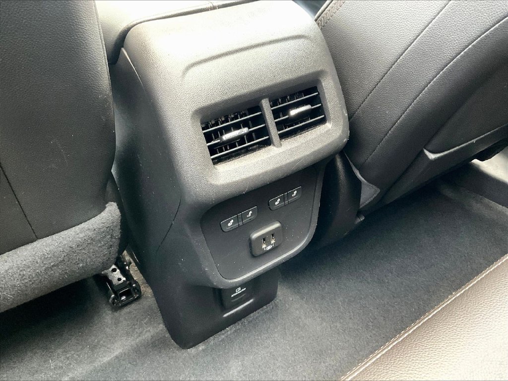 Used 2023 GMC Terrain Denali w/ Denali Premium Package AWD/4WD image 10
