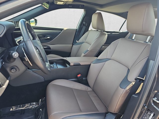 Certified 2025 Lexus ES 300h w/ Premium Package image 15