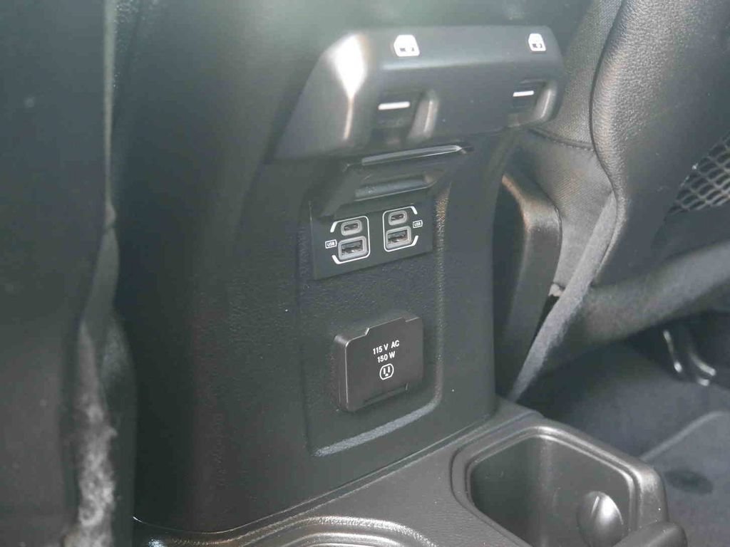 Used 2024 Jeep Wrangler Unlimited Rubicon AWD/4WD image 19