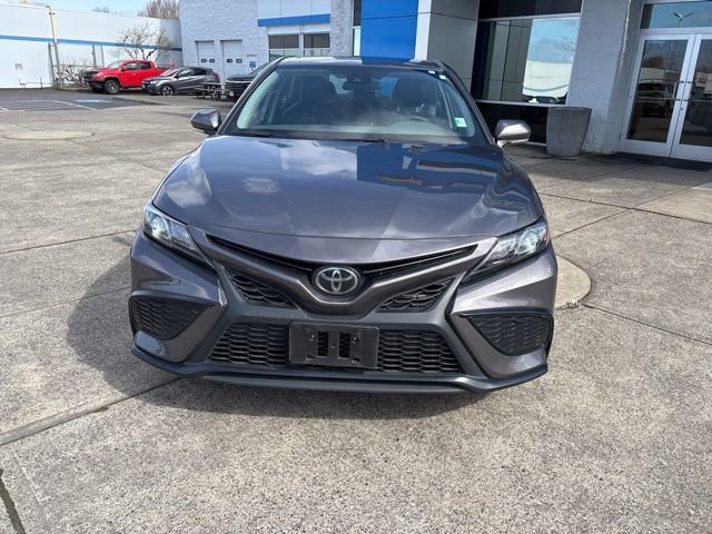 Used 2024 Toyota Camry SE image 3
