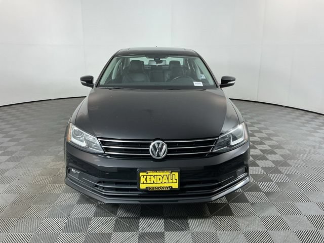 Used 2016 Volkswagen Jetta SEL w/ Lighting Package FWD image 2