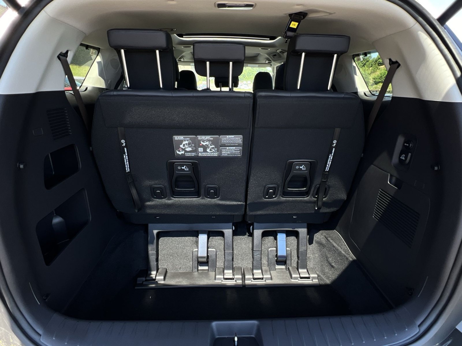 New 2026 Kia Carnival SX w/ SX Dark Edition Package FWD image 36