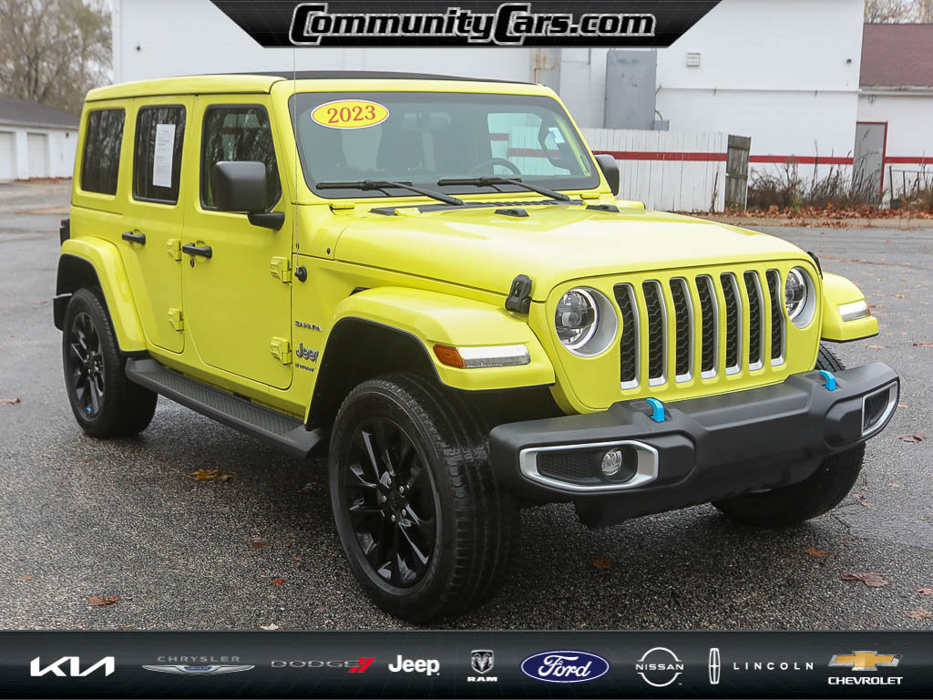 Used 2023 Jeep Wrangler Sahara w/ Cold Weather Group image 9