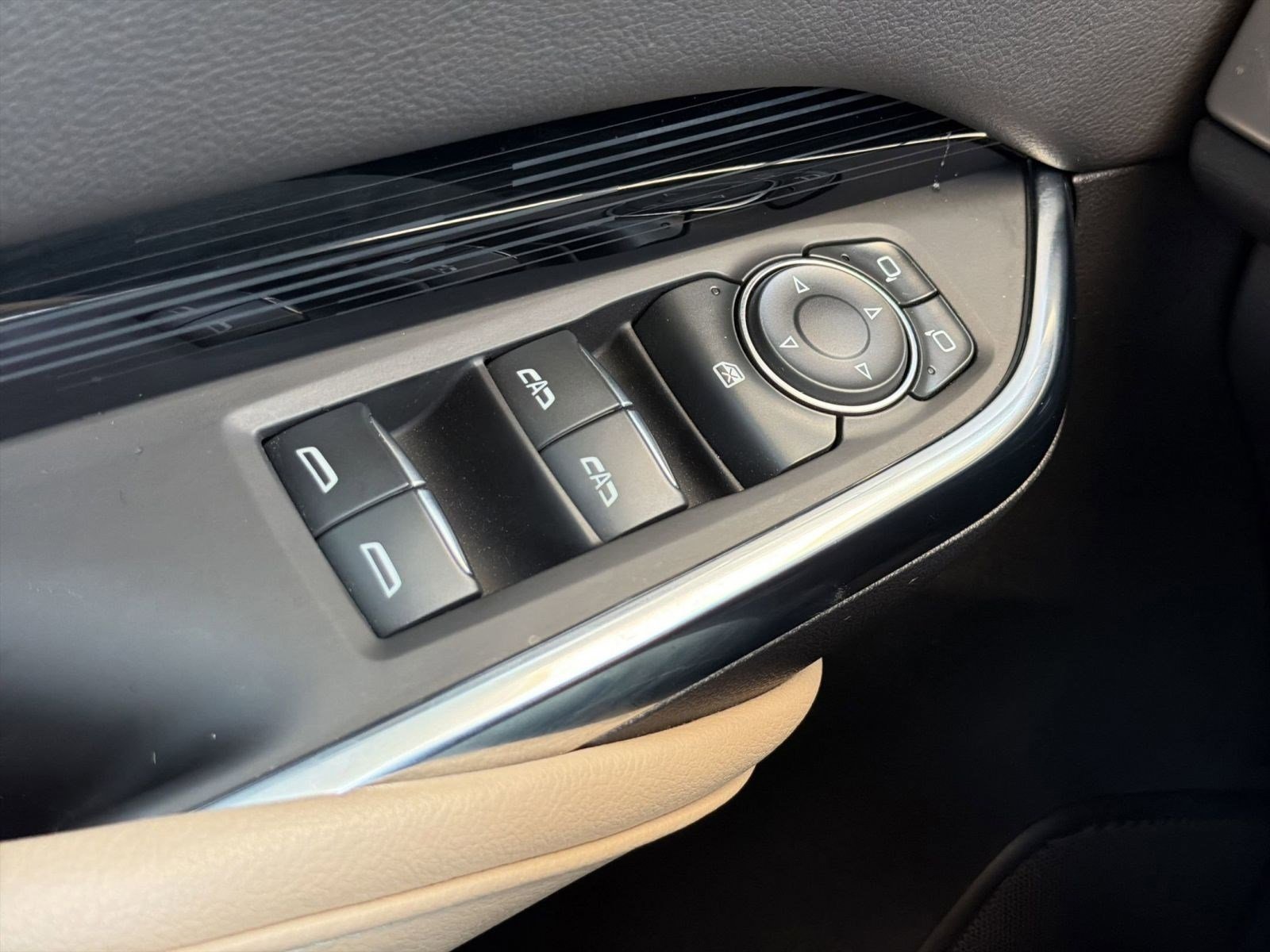 Certified 2024 Cadillac XT4 Luxury FWD image 12