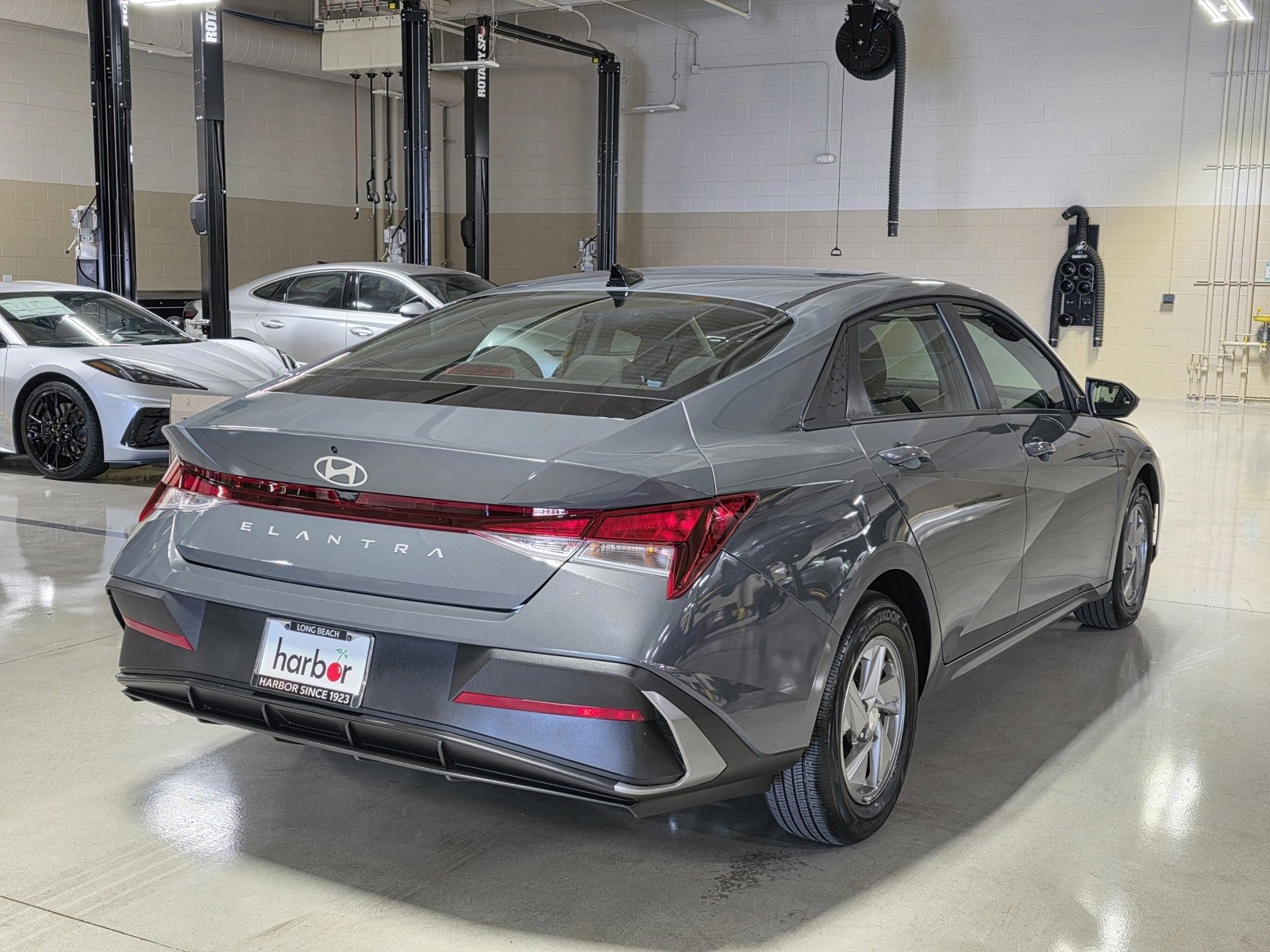 Certified 2025 Hyundai Elantra SE image 7