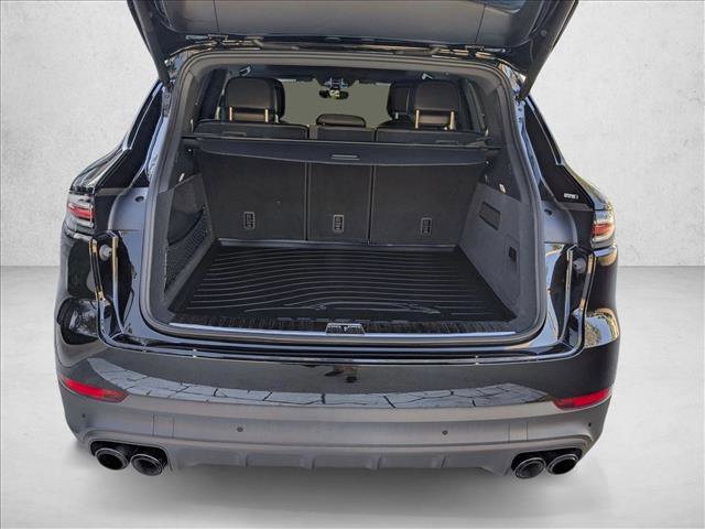 Used 2023 Porsche Cayenne Platinum Edition image 6