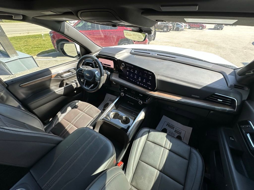 Used 2025 Chevrolet Suburban High Country AWD/4WD image 10