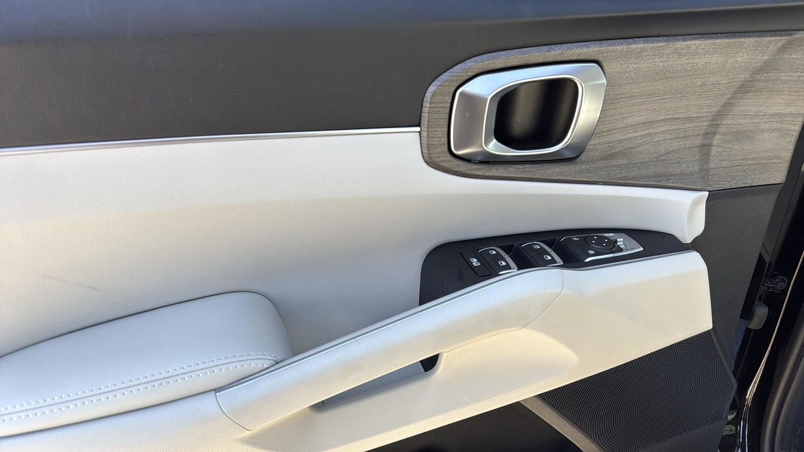 Used 2023 Kia Sorento EX w/ Panoramic Sunroof Package image 12