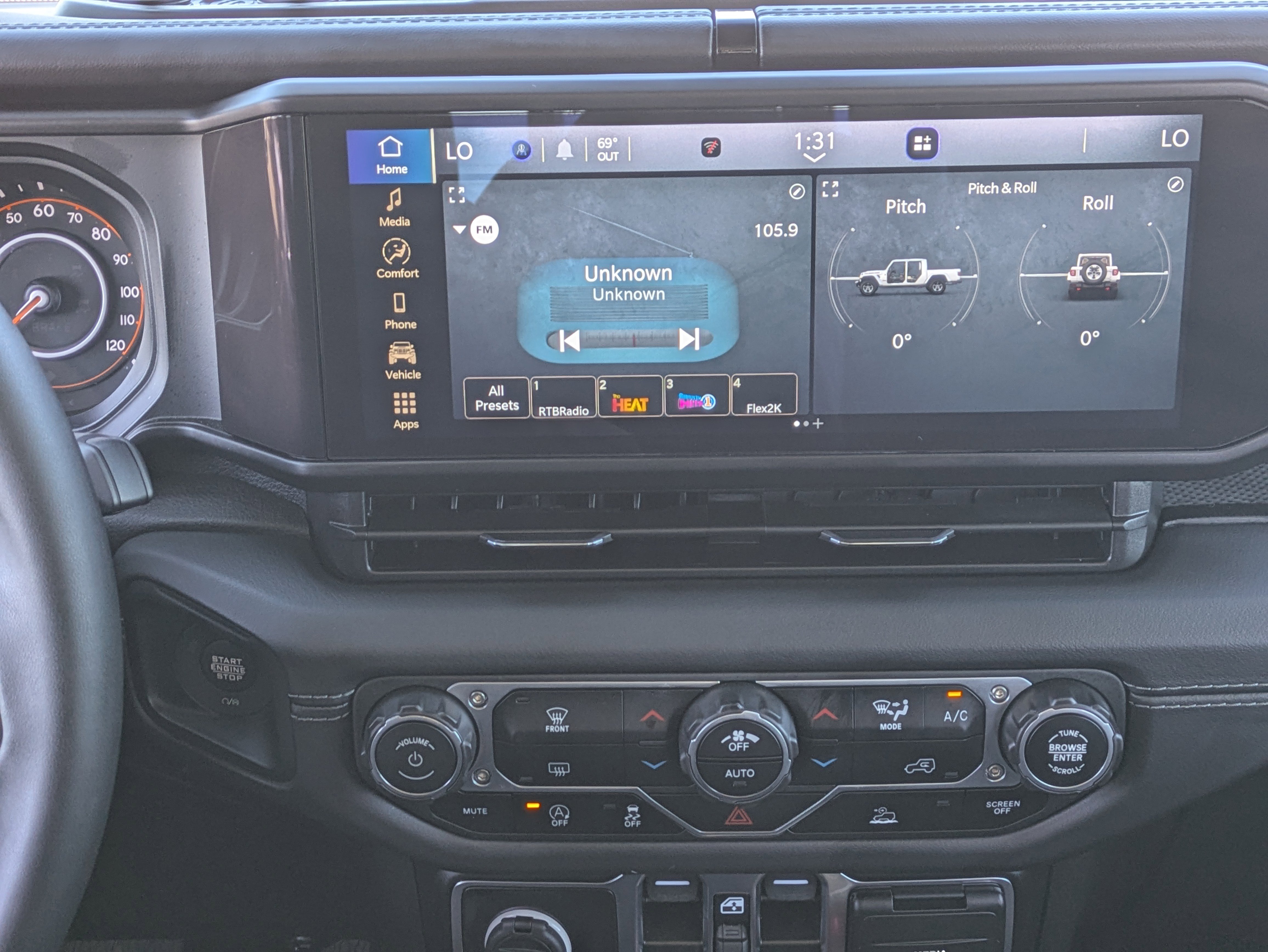 Used 2025 Jeep Gladiator Mojave image 18