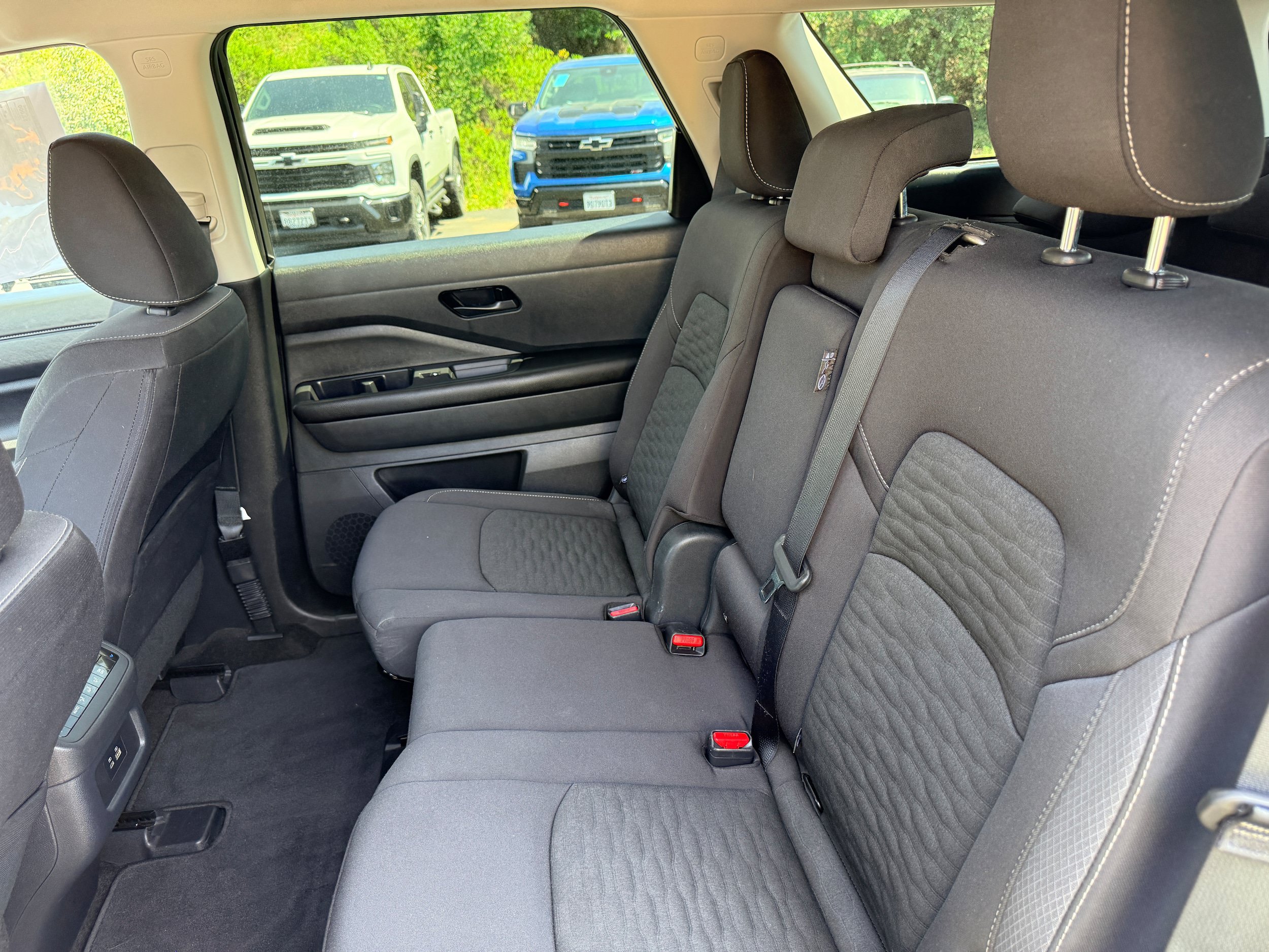 Used 2025 Nissan Pathfinder SV AWD/4WD image 9