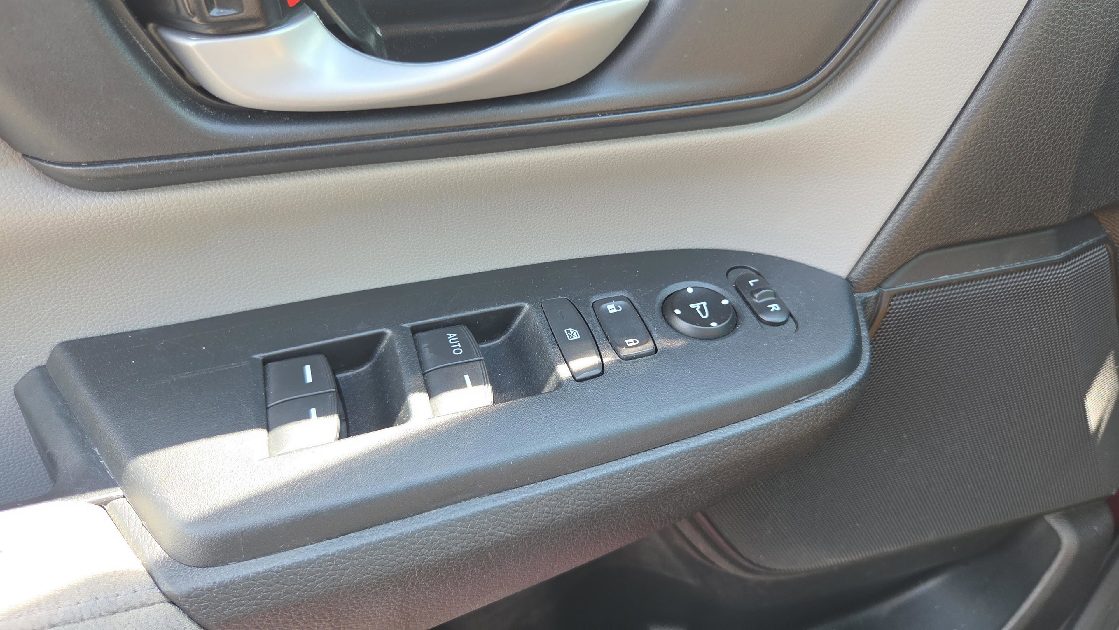 Used 2019 Honda CR-V LX image 18