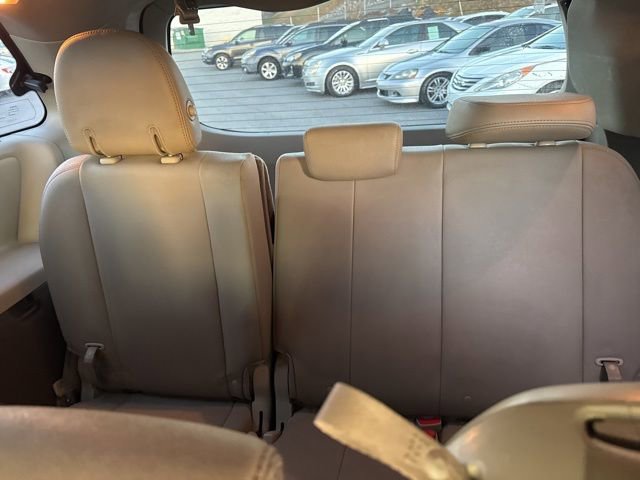Used 2018 Toyota Sienna XLE w/ XLE Navigation Package image 12