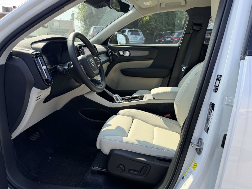 New 2026 Volvo XC40 B5 Ultra w/ Protection Package Premier AWD/4WD image 15