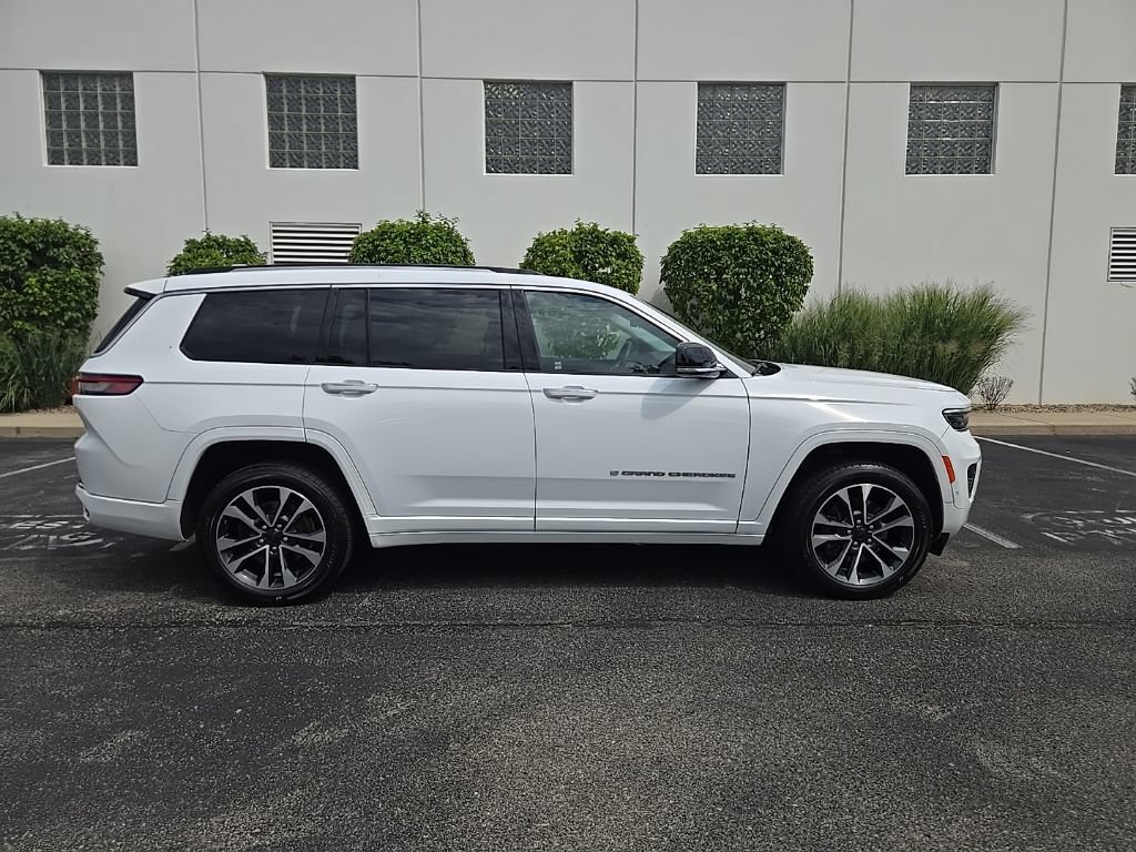 Used 2021 Jeep Grand Cherokee L Overland w/ Luxury Tech Group IV AWD/4WD image 9