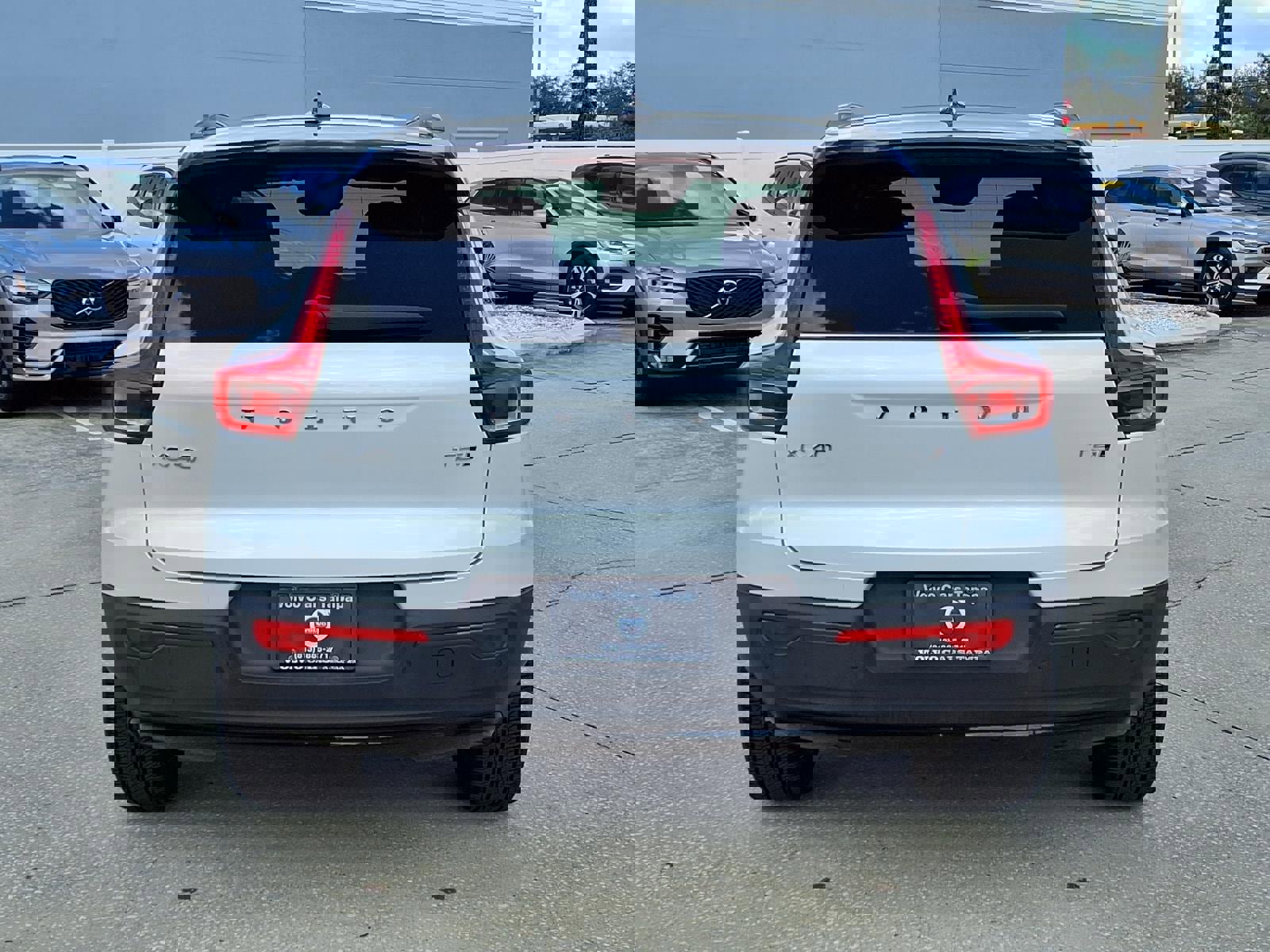 Used 2022 Volvo XC40 T5 R-Design w/ Advanced Package image 6