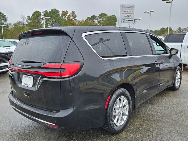 New 2026 Chrysler Pacifica Select image 13