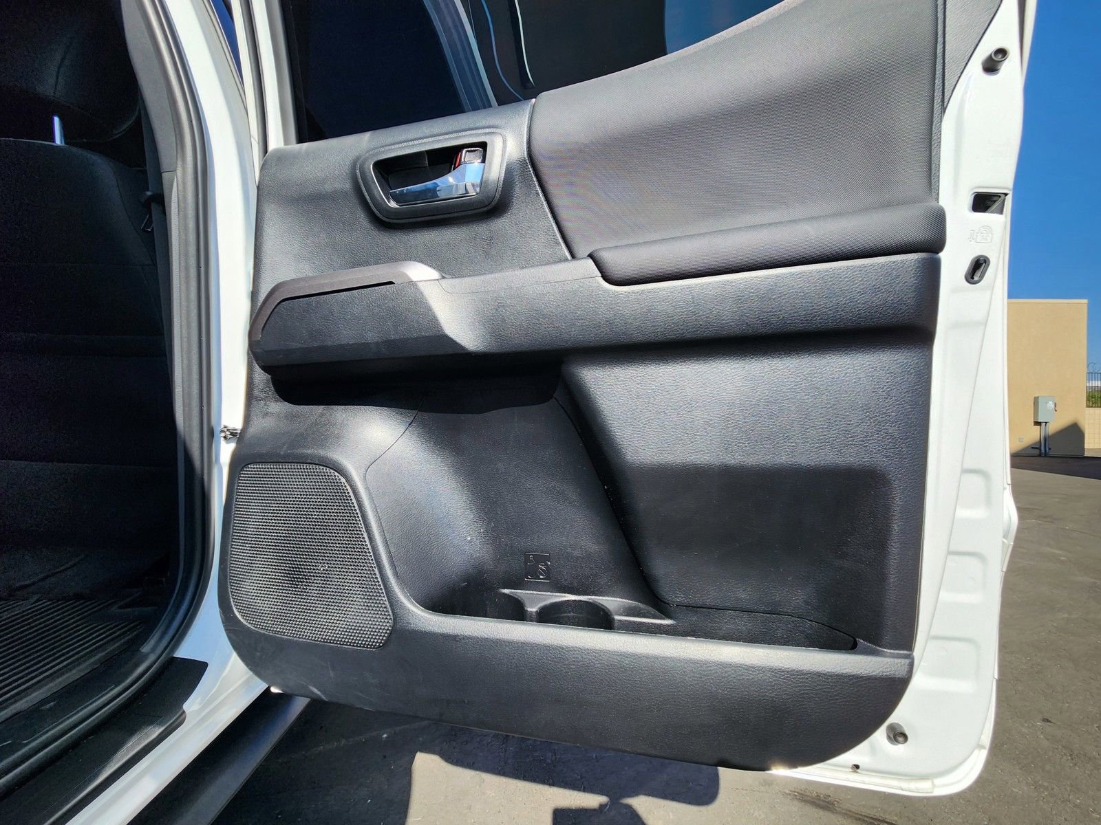 Used 2023 Toyota Tacoma TRD Sport w/ Black Out Package (TMS) image 21