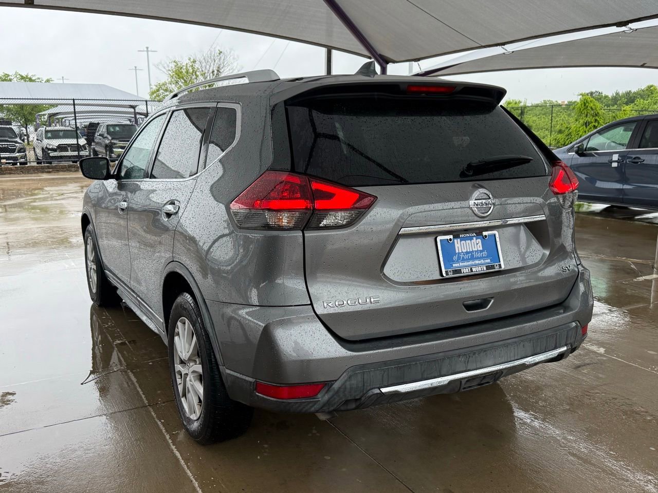 Used 2018 Nissan Rogue SV FWD image 3