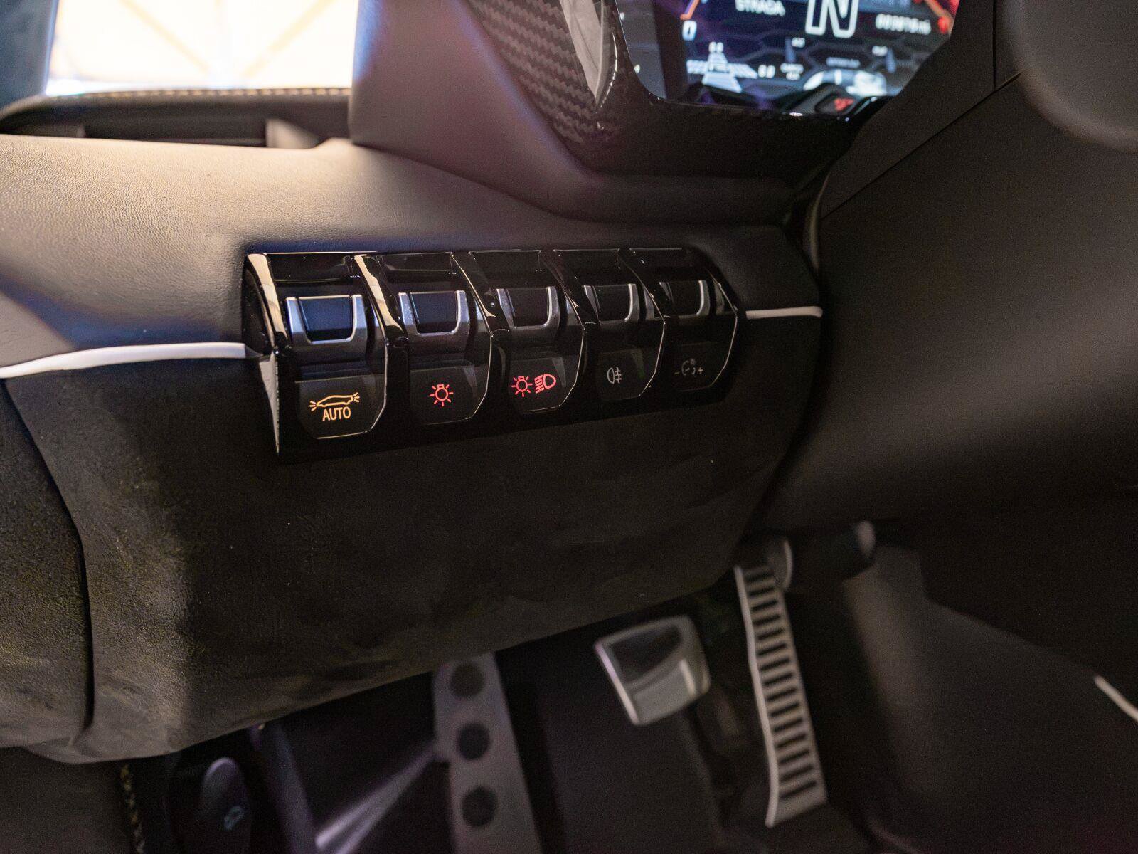 Used 2020 Lamborghini Aventador SVJ AWD/4WD image 27