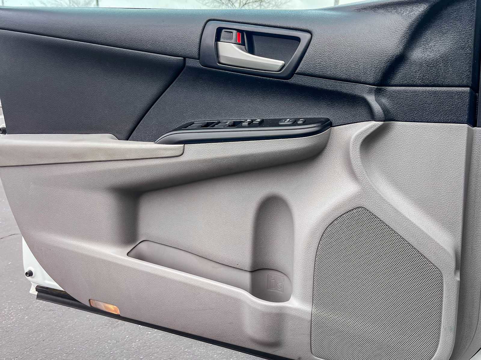 Used 2013 Toyota Camry SE image 19