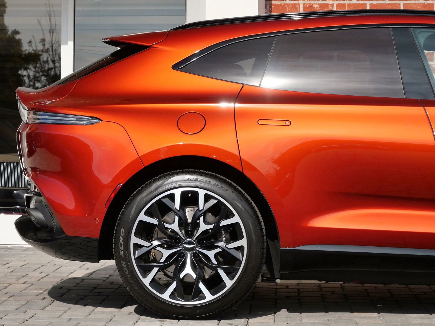 Used 2021 Aston Martin DBX AWD/4WD image 26