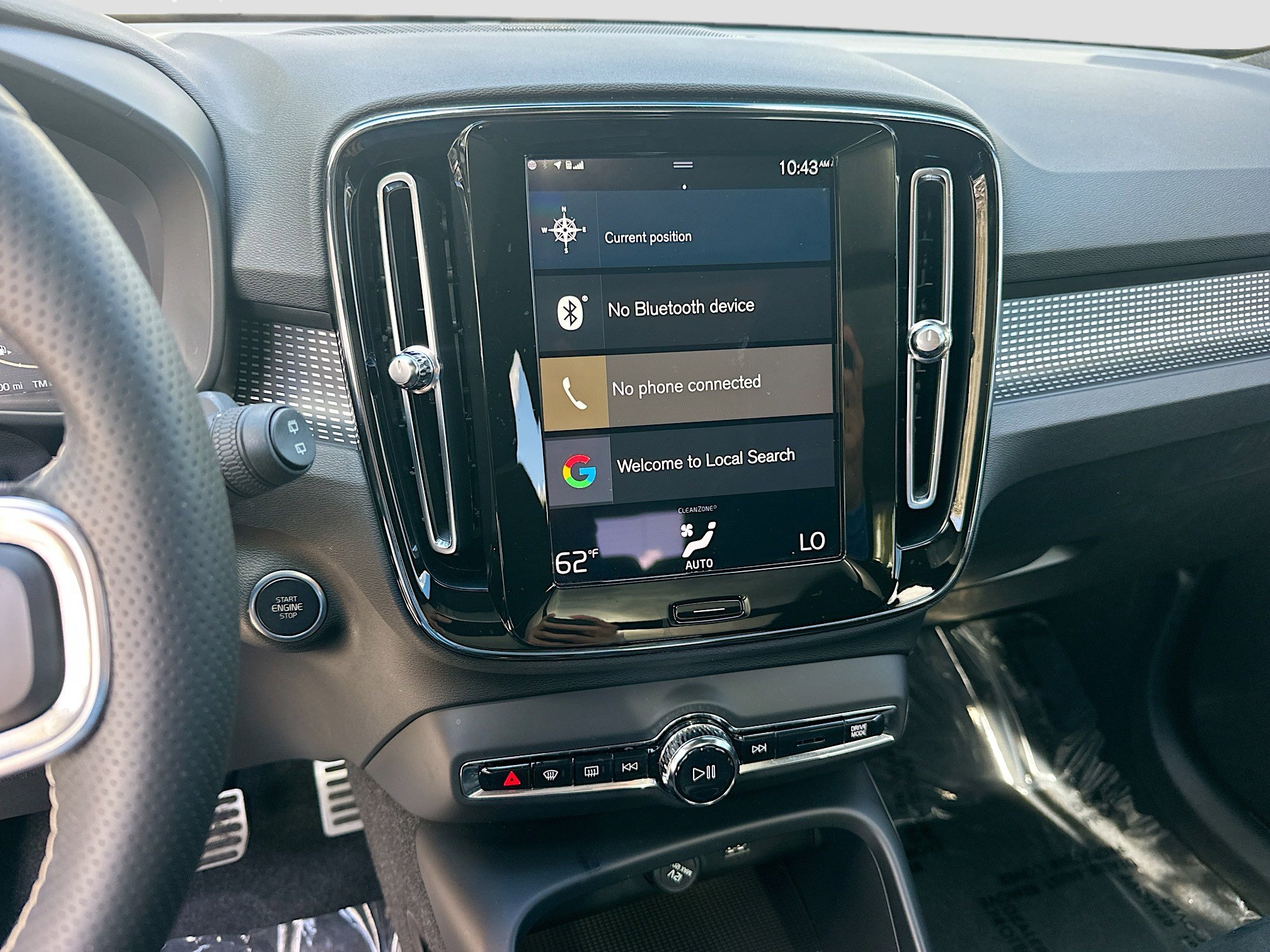 Used 2021 Volvo XC40 T4 R-Design image 13