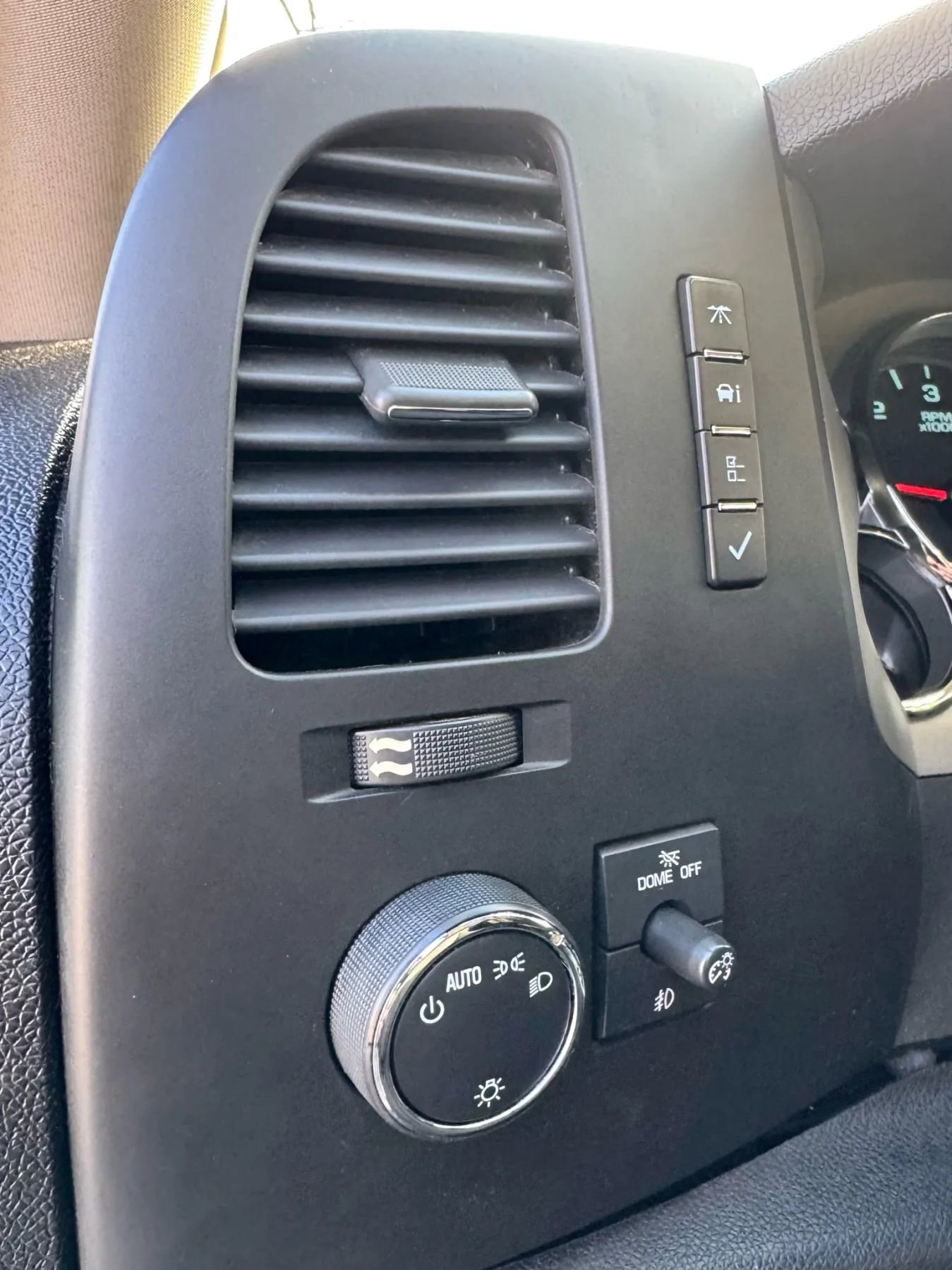 Used 2011 GMC Sierra 1500 SLE w/ Power Tech Package image 10