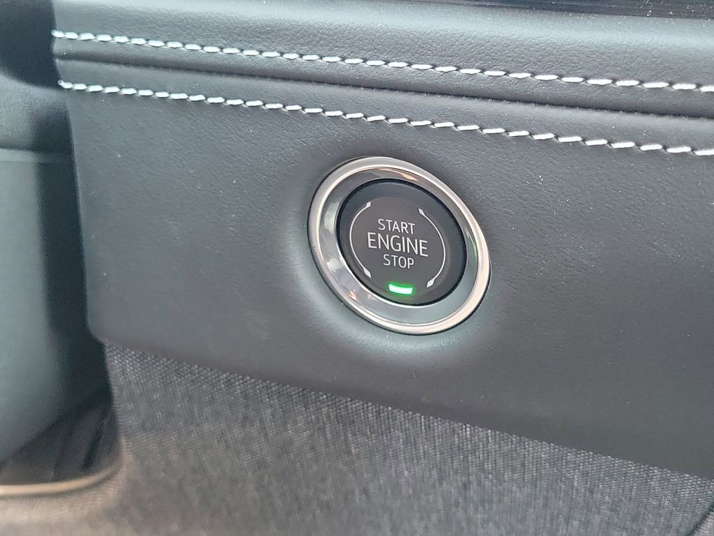 Used 2025 Cadillac Escalade ESV Sport Platinum image 16