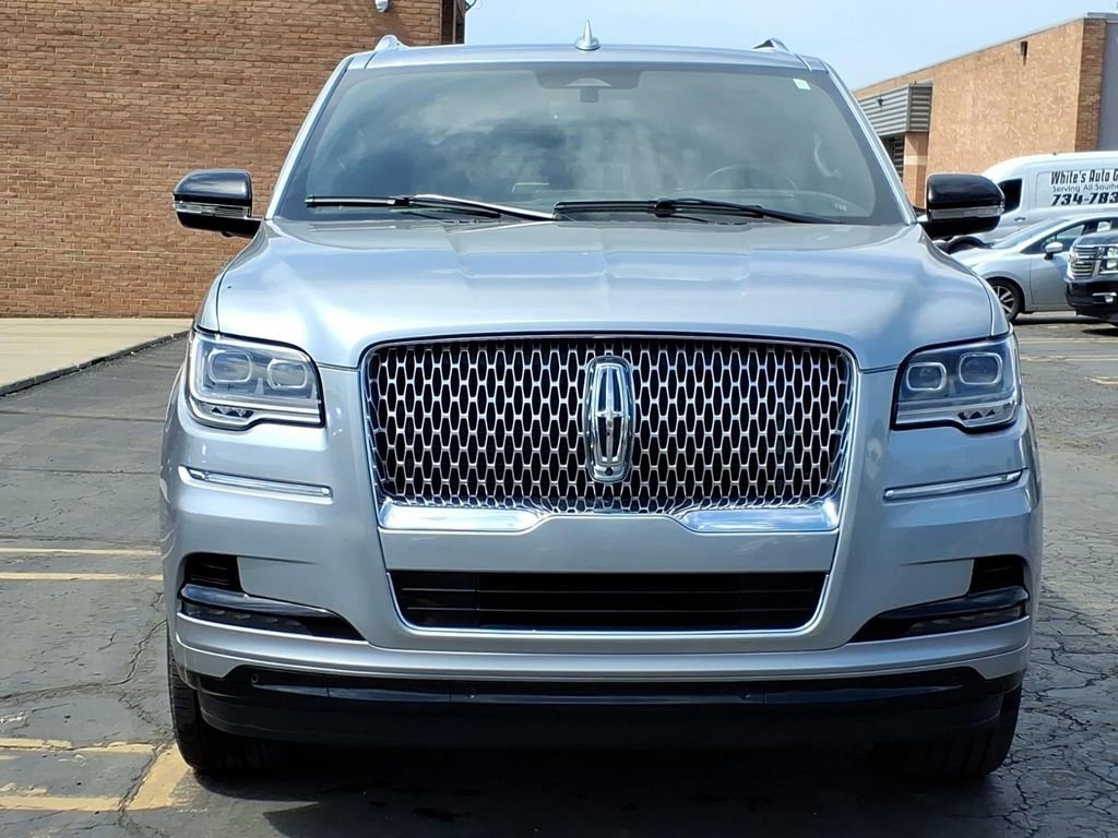 Used 2022 Lincoln Navigator Reserve AWD/4WD image 2