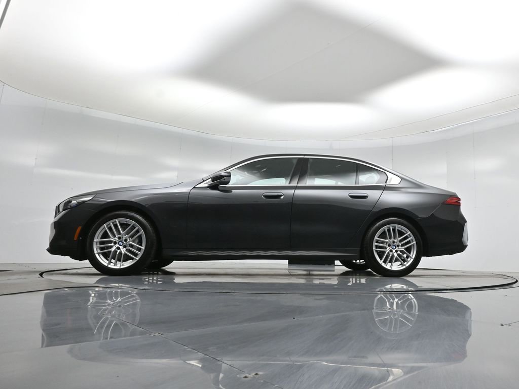Used 2025 BMW 530i image 8