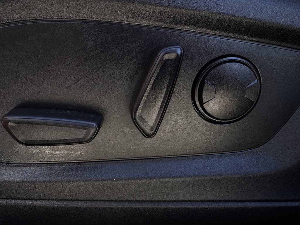 Used 2020 Ford Explorer XLT w/ Equipment Group 202A image 26