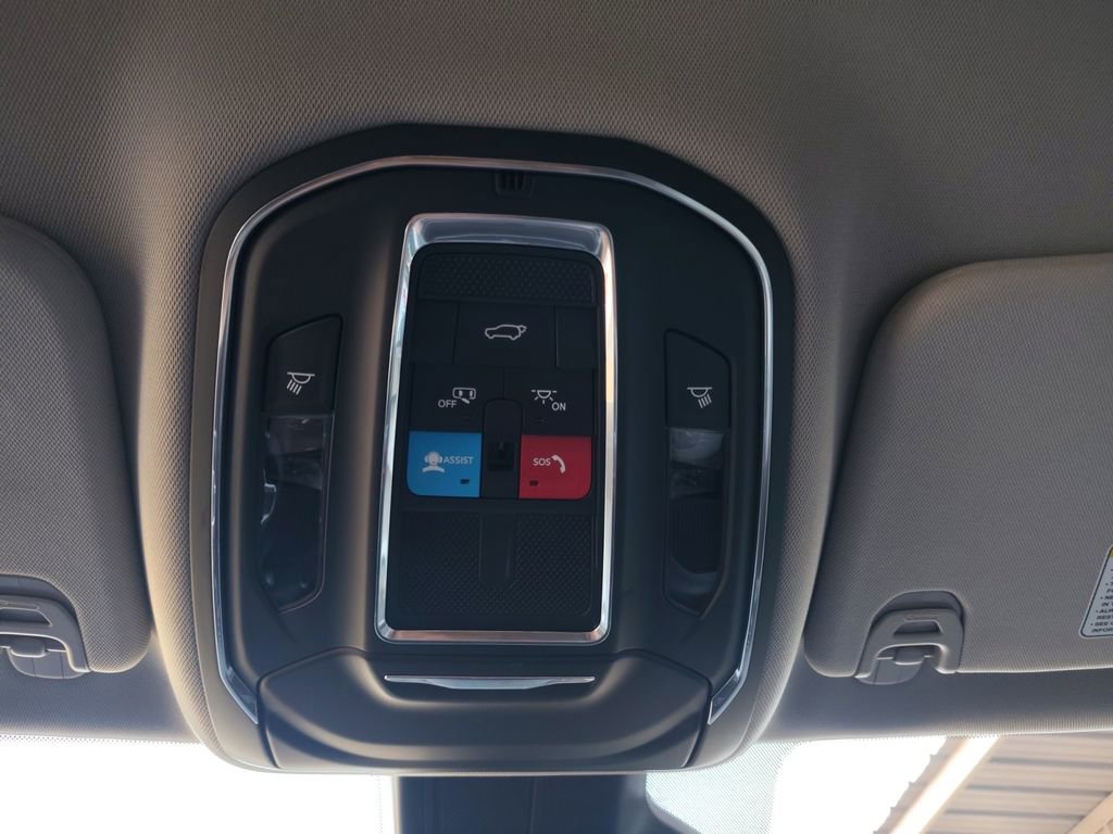 Used 2024 Jeep Wagoneer L Series III image 7