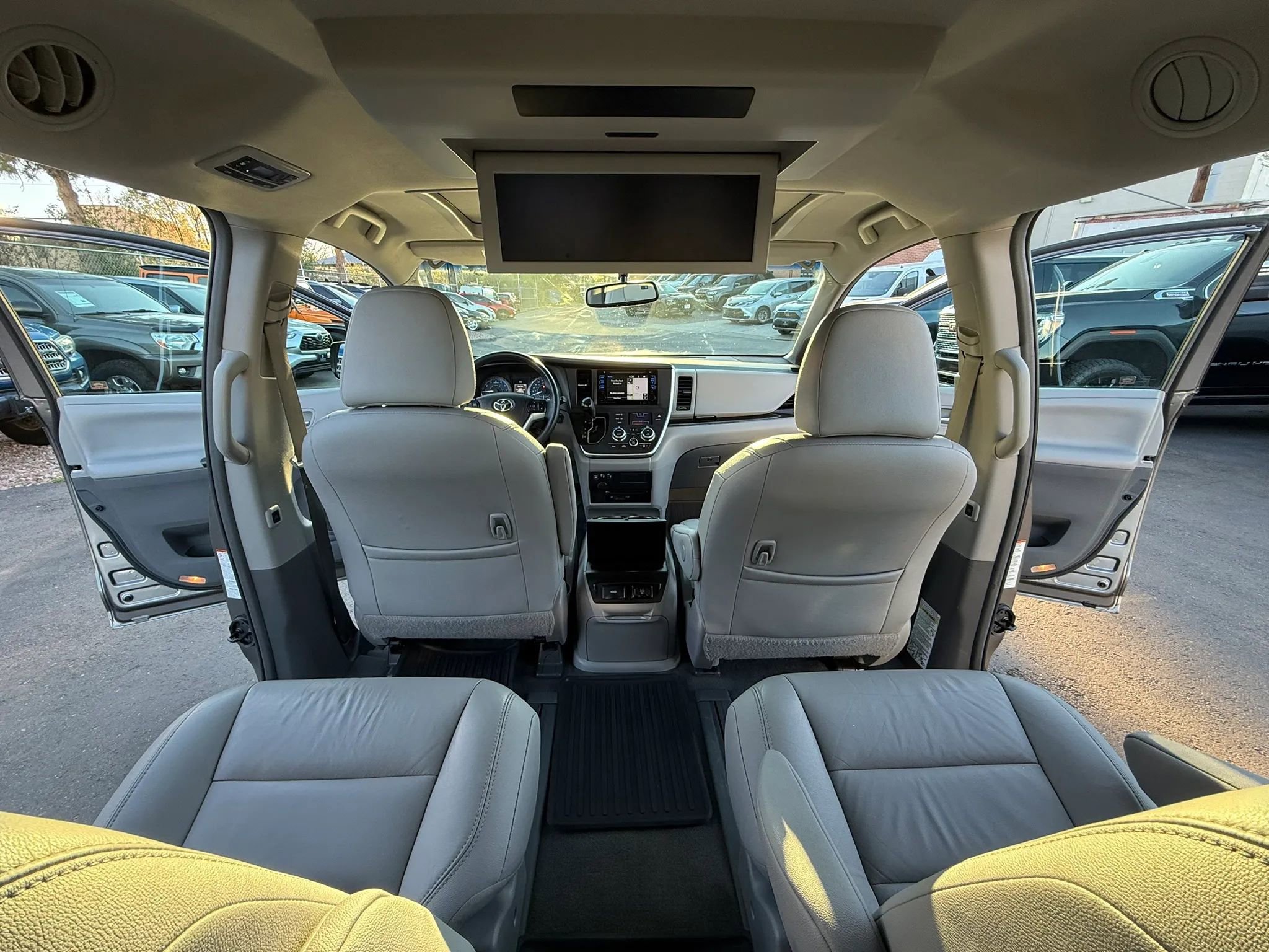 Used 2017 Toyota Sienna XLE Premium w/ Protection Package image 27