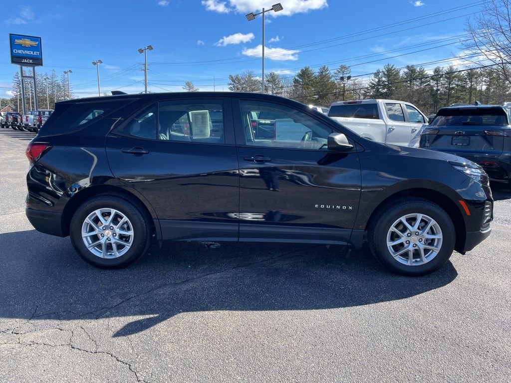 Used 2023 Chevrolet Equinox LS image 9
