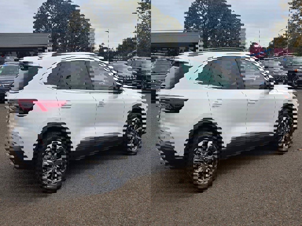 Used 2023 Ford Escape Platinum w/ Premium Technology Package image 4