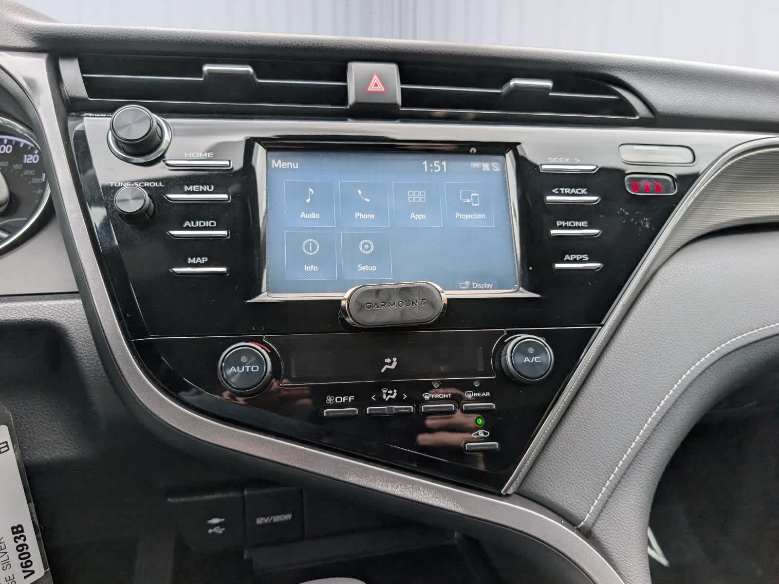 Used 2019 Toyota Camry SE w/ Carpet Mat Package FWD image 23