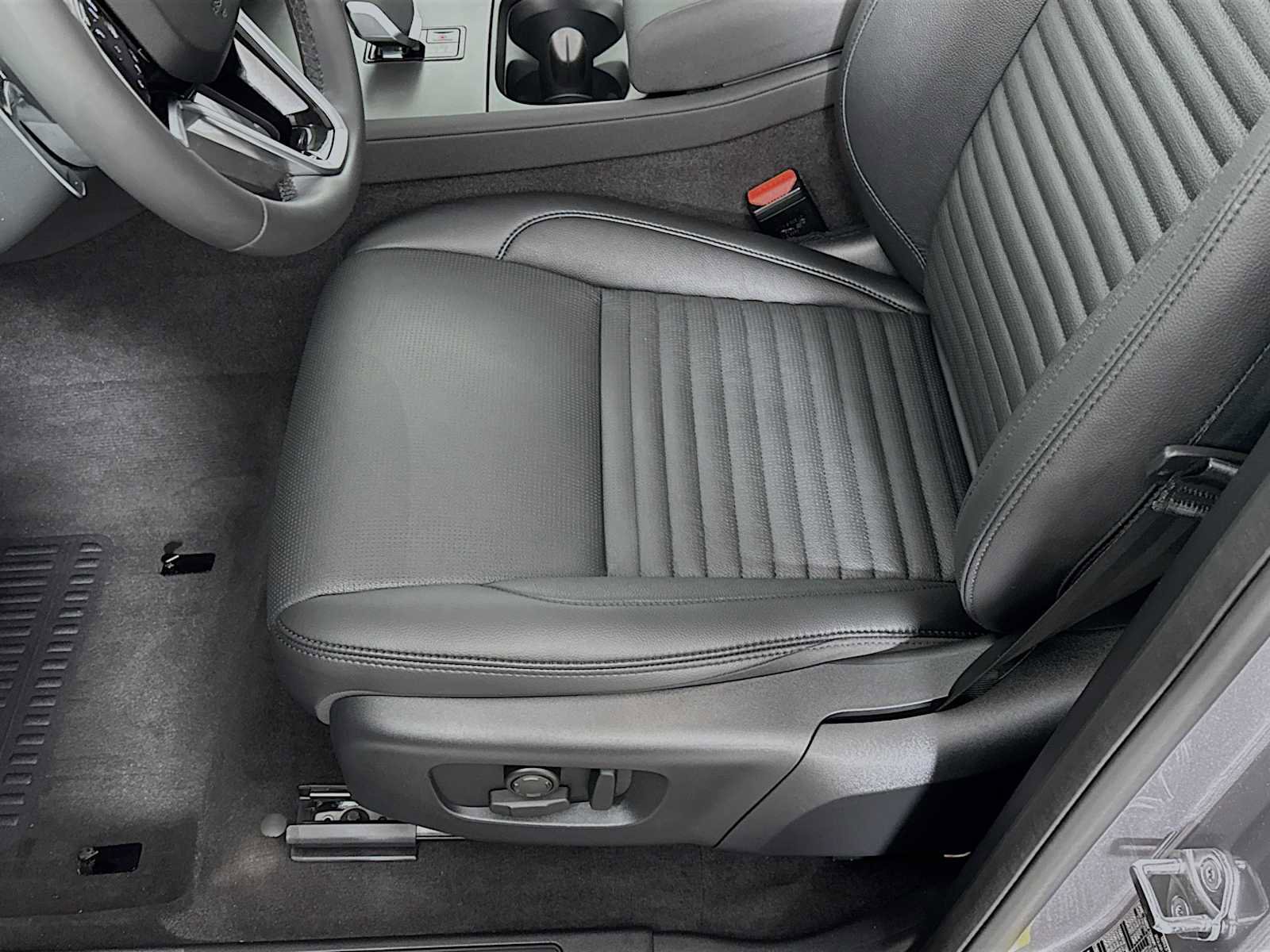 Used 2024 Land Rover Discovery Sport S image 21