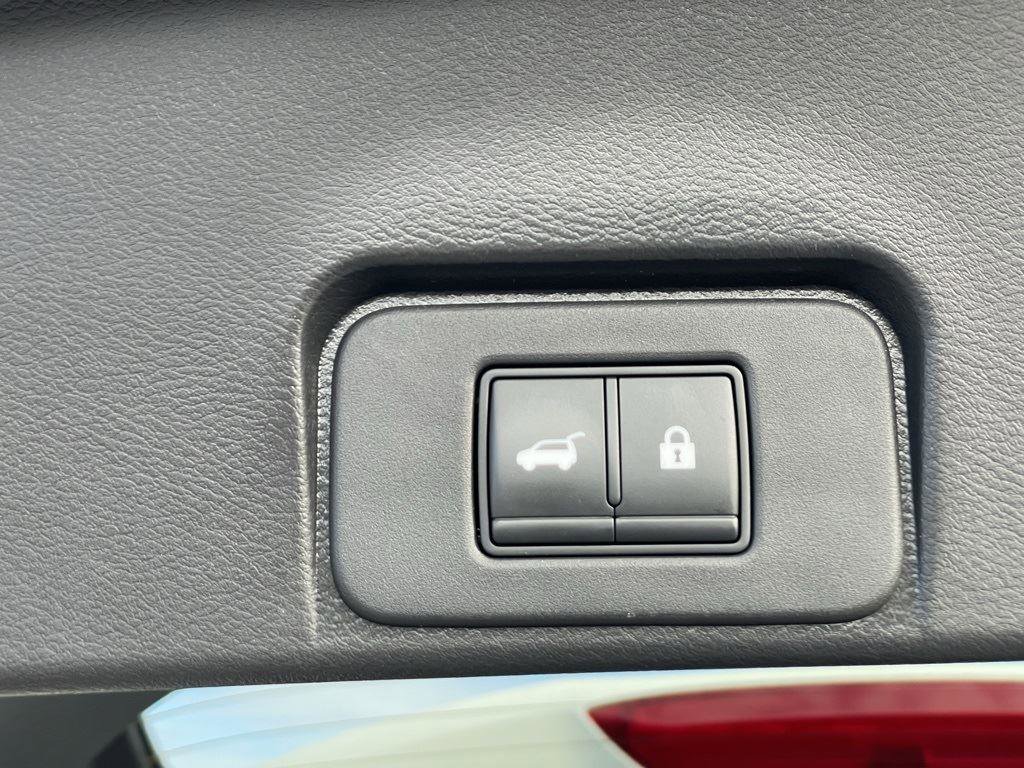 Used 2023 Nissan Rogue SV w/ SV Premium Package image 12