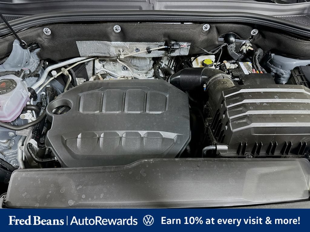 Used 2025 Volkswagen Atlas Peak Edition SE AWD/4WD image 35