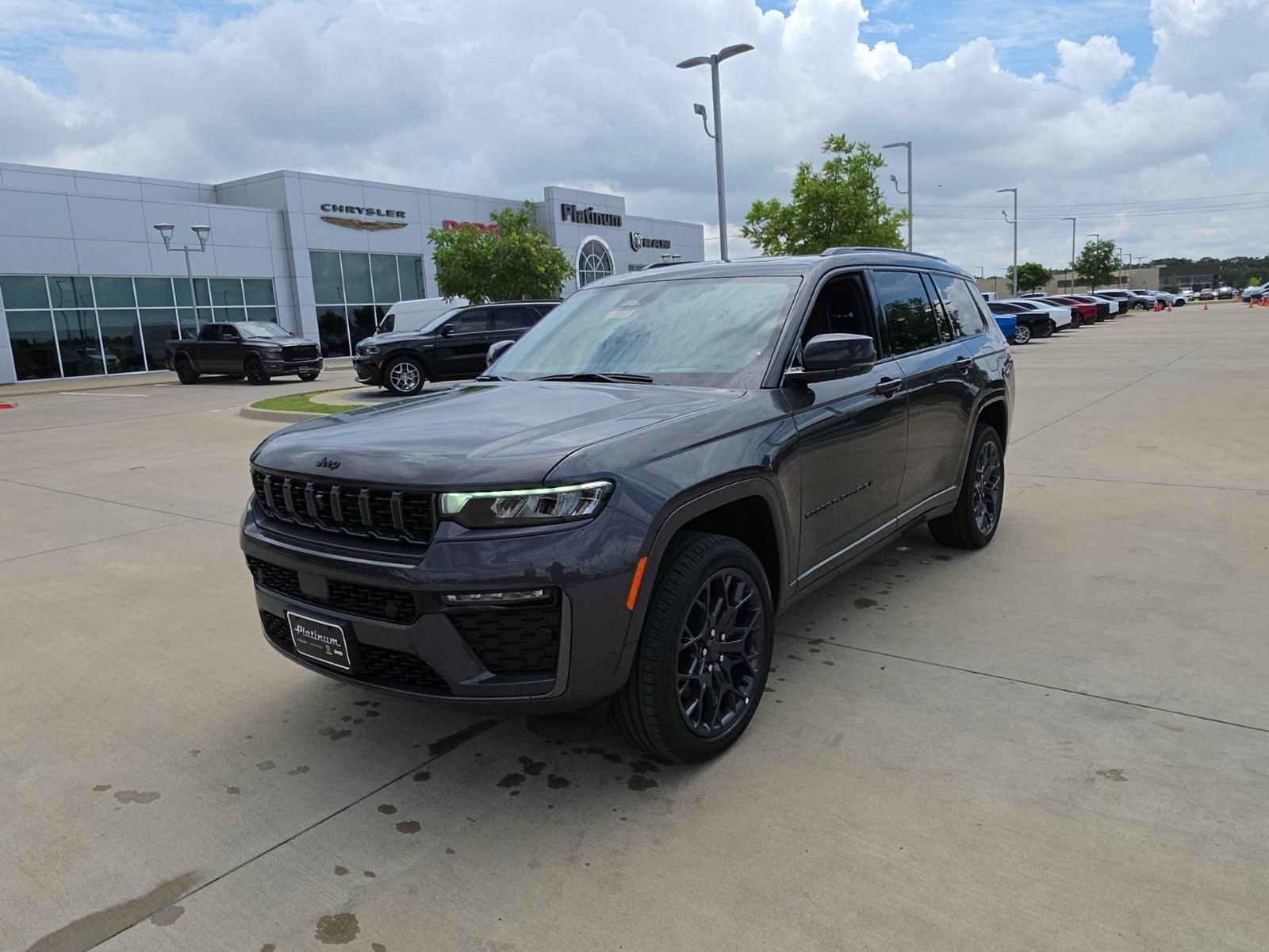 New 2026 Jeep Grand Cherokee L Summit w/ Obsidian Package AWD/4WD image 9