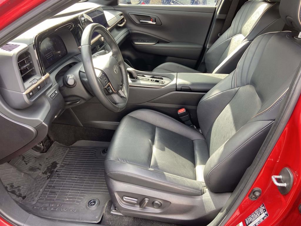 Used 2023 Toyota Crown Limited image 15